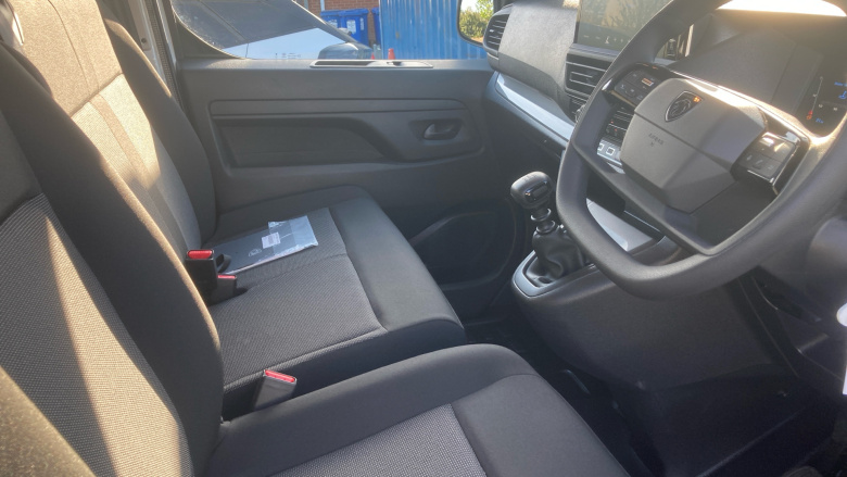 Peugeot Expert L1 Diesel 2.0 BlueHDi 145 Professional Crew Van